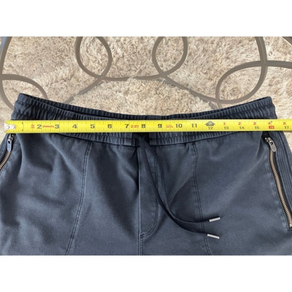 Athleta Charcoal Gray Drawstring Zipper Pocket Athletic Shorts Womens Size M - Picture 4 of 11
